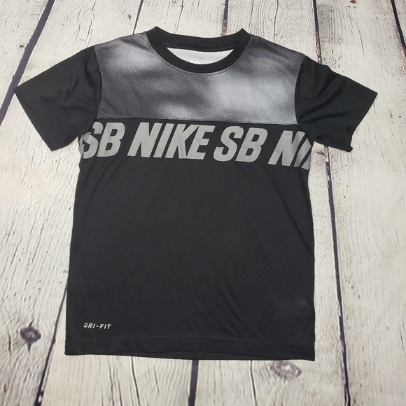 Nike boys skate boarding tshirt - Picture 1 of 5